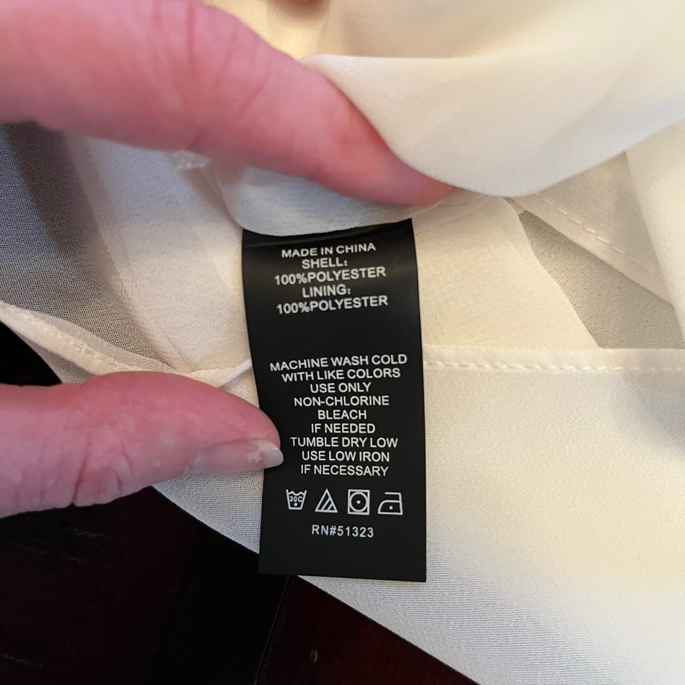 NWT Vince Camuto clean light new ivory sleeveless top - Picture 3 of 4